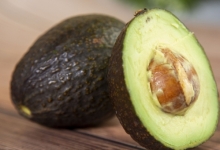 牛油果怎么看熟不熟 如何判断牛油果是否成熟